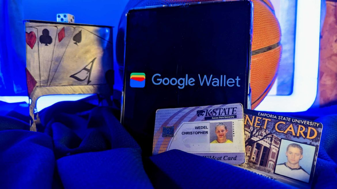 Cartes d'identité universitaires à côté d'un téléphone Android avec le logo de l'application Google Wallet