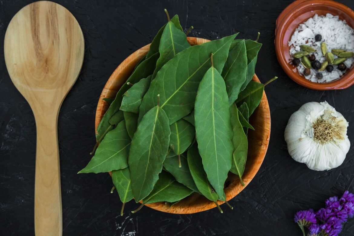 composition-cuisine-moderne-ingredients-sains_23-2147859466